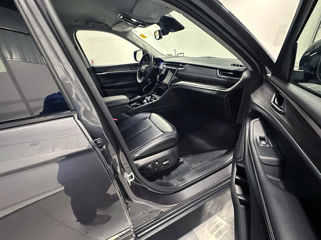 Used 2023 Gray Jeep Limited image 25