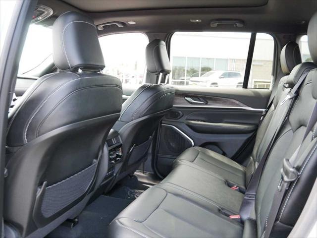 New 2026 Silver Zynith Exterior Paint Jeep Limited image 10