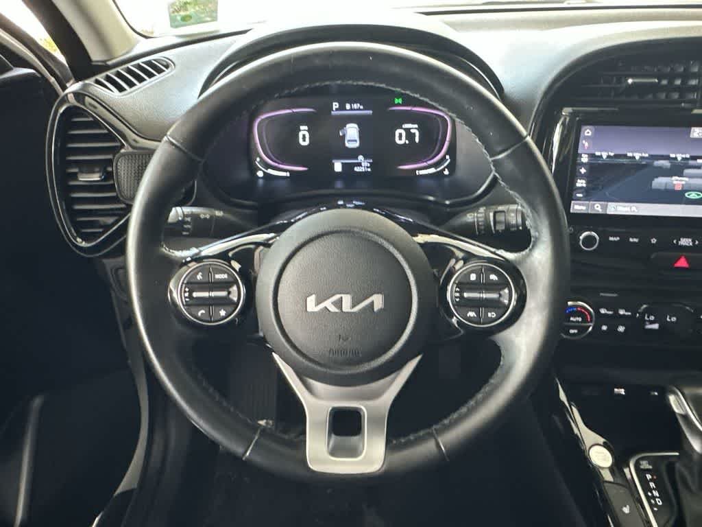 Used 2023 Snow White Pearl Kia EX image 15