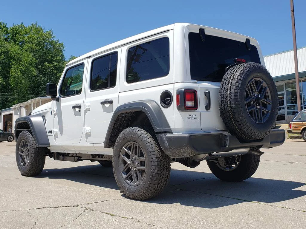 New 2026 Bright White Clear-Coat Exterior Paint Jeep Sport S image 5