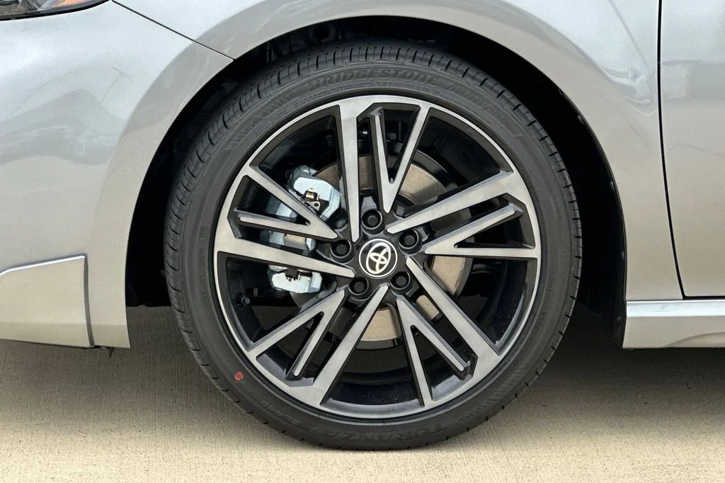 New 2026 Heavy Metal with Midnight Black Metallic roof <sup>1</sup> Toyota  XSE image 31