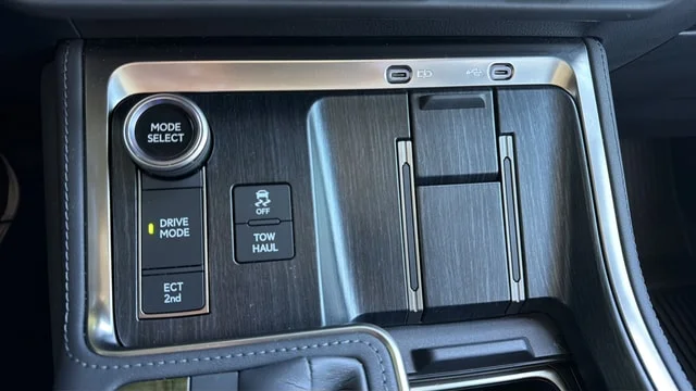 Used 2025 Mica Lexus 550 Luxury+ image 15