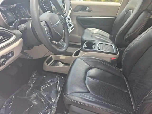 Used 2022 White Chrysler Touring L image 17