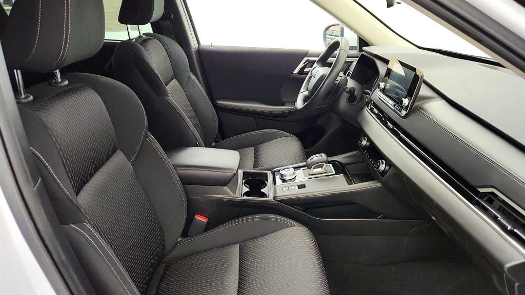 Used 2022 White Diamond Mitsubishi ES FWD image 22
