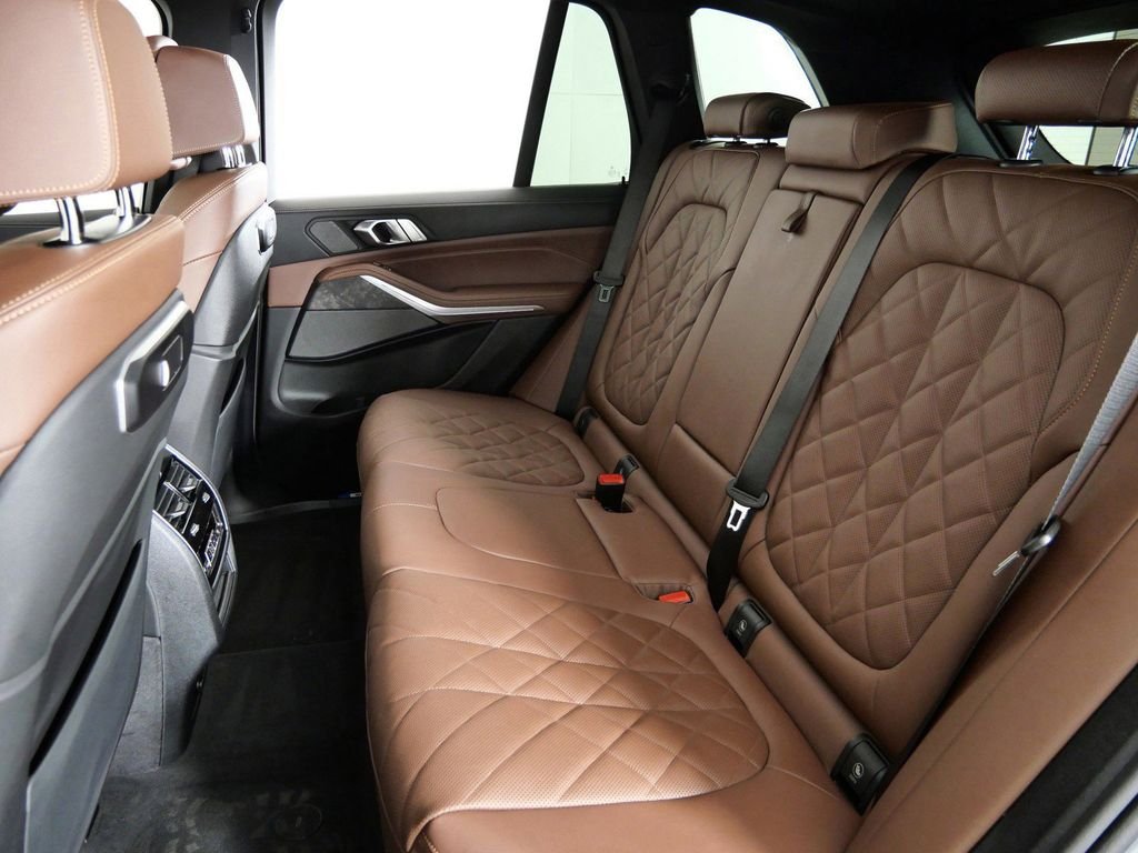 Used 2026 Skyscraper Grey Metallic BMW xDrive40i image 34