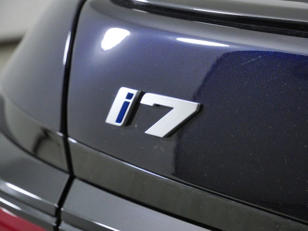 New 2026 Carbon Black Metallic BMW xDrive60 image 13