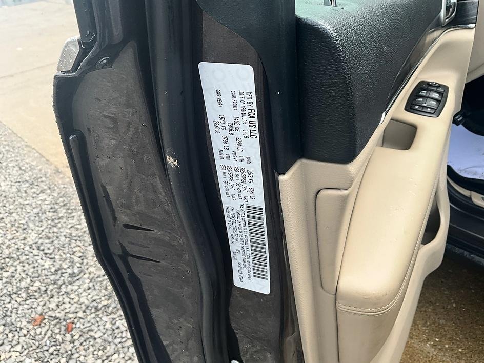 Used 2019 Gray Jeep Limited image 36