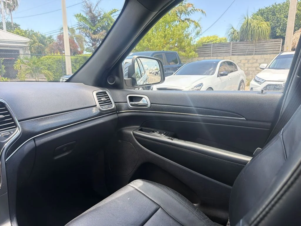 Used 2018 Billet Silver Metallic Jeep Limited image 11