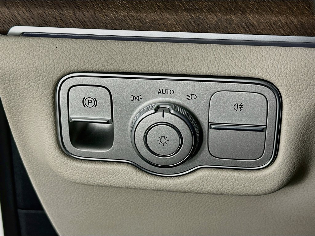 New 2027 Polar White Mercedes-Benz GLS 450 image 44