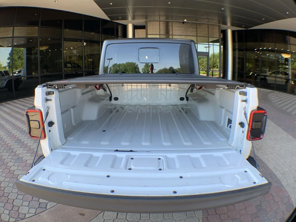 Used 2023 BRGHTWHT/BLACK Jeep Willys image 23