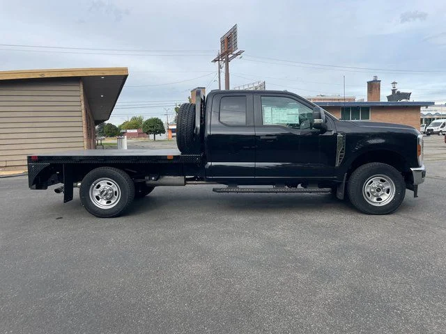2025 Ford F-350 Super Duty Chassis Cab XL - Photo 10