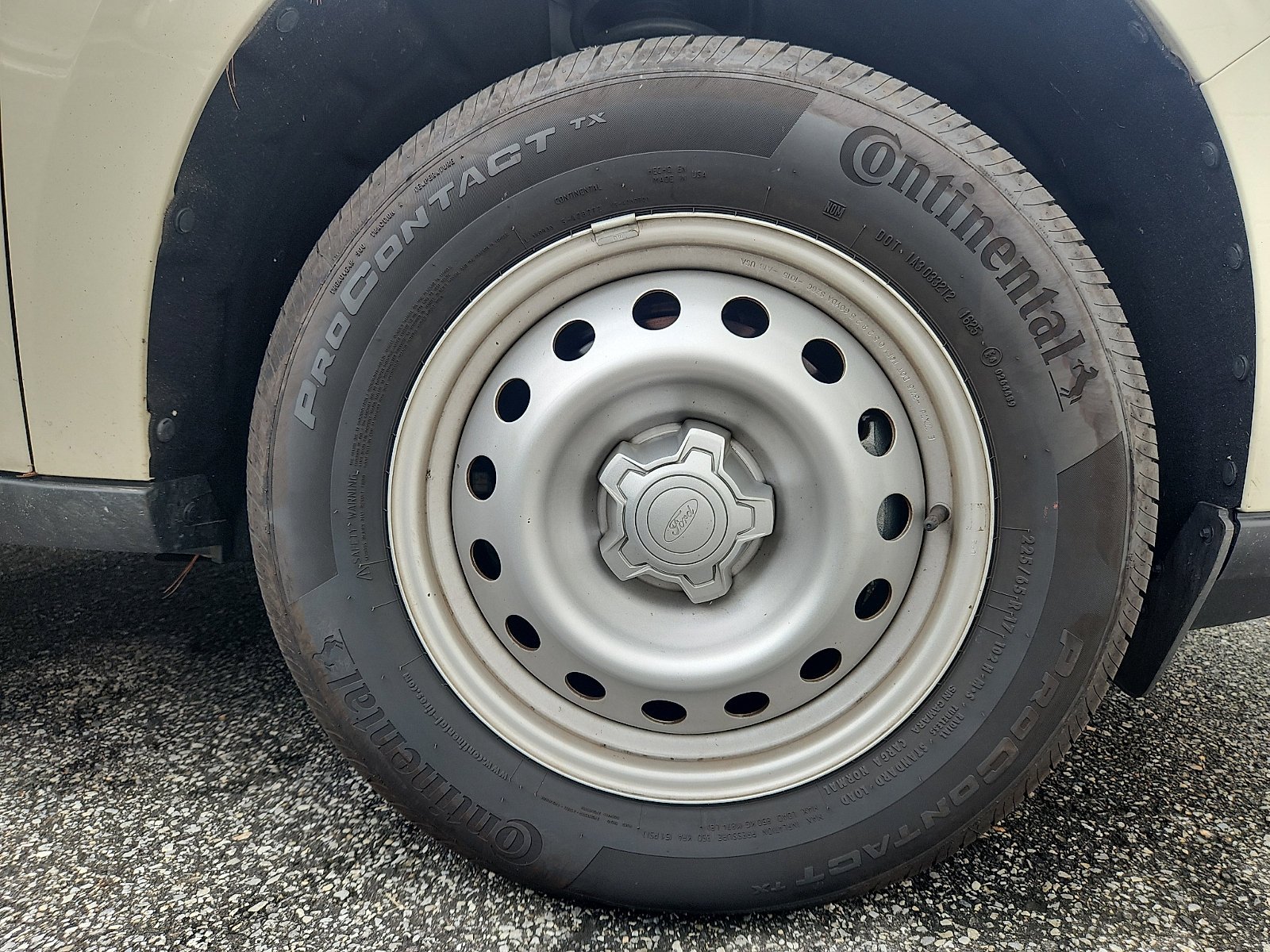 Used 2025 Beige Ford XL image 3