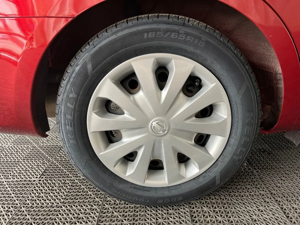 Used 2019 Red Nissan 1.6 SV image 22