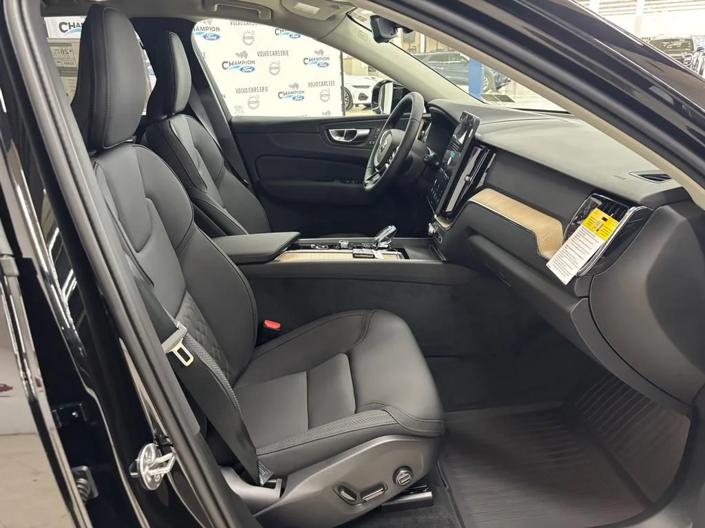 2026 Volvo XC60 Plus - Photo 16