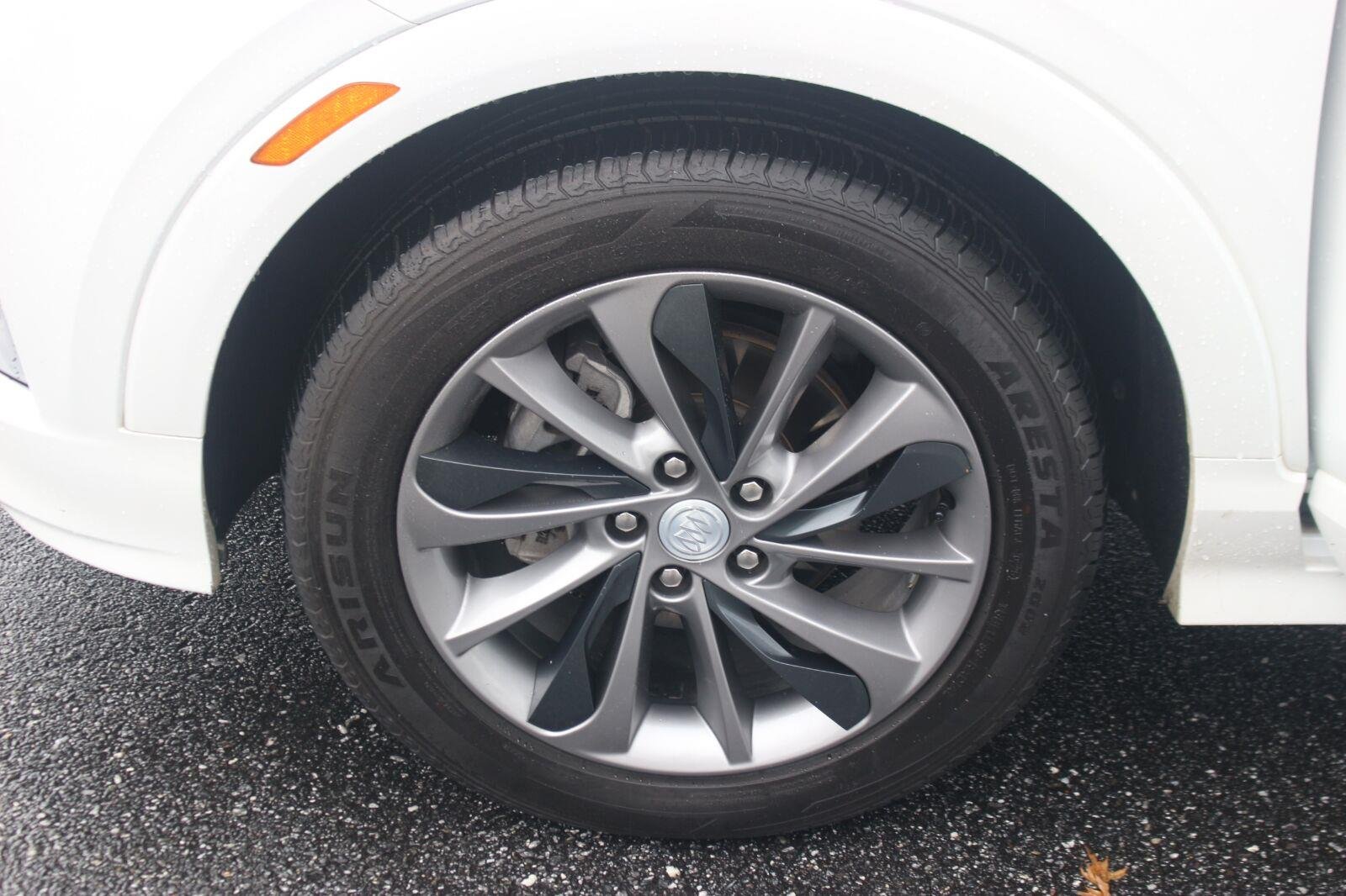 Used 2022 White Frost Tricoat Buick Essence image 39