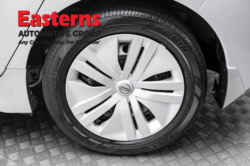 Used 2023 Silver Nissan S image 8