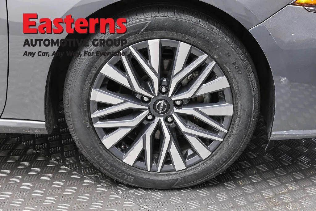 Used 2024 Gray Nissan 2.5 SV image 31