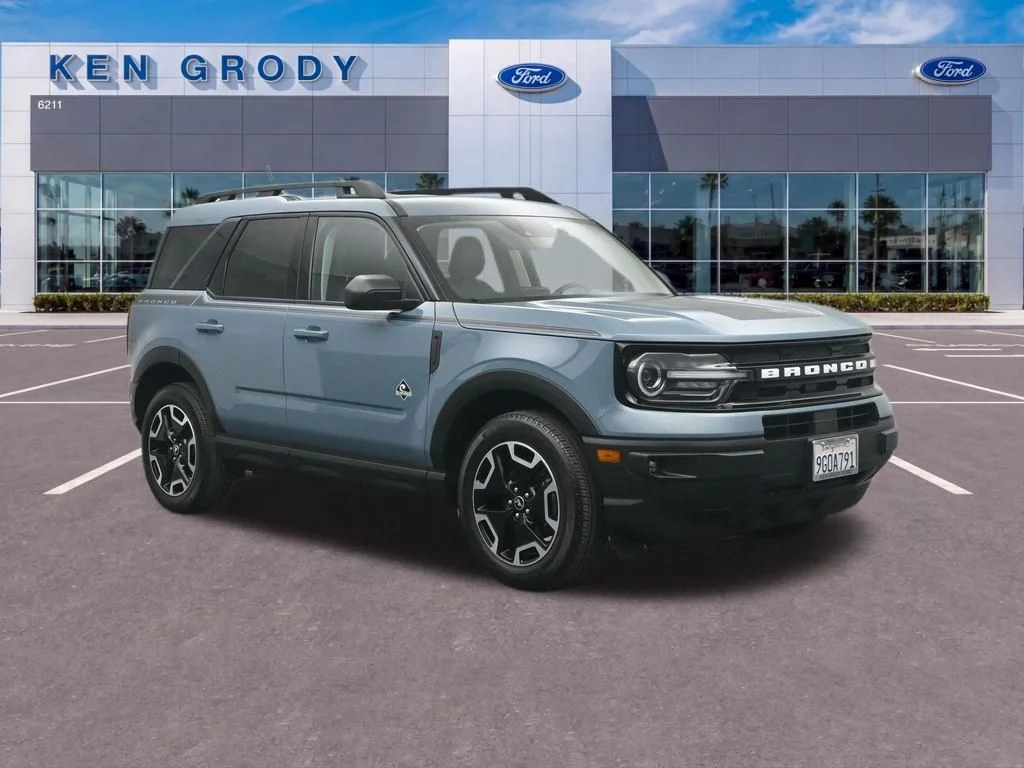 Used 2023  Ford Outer Banks image 1