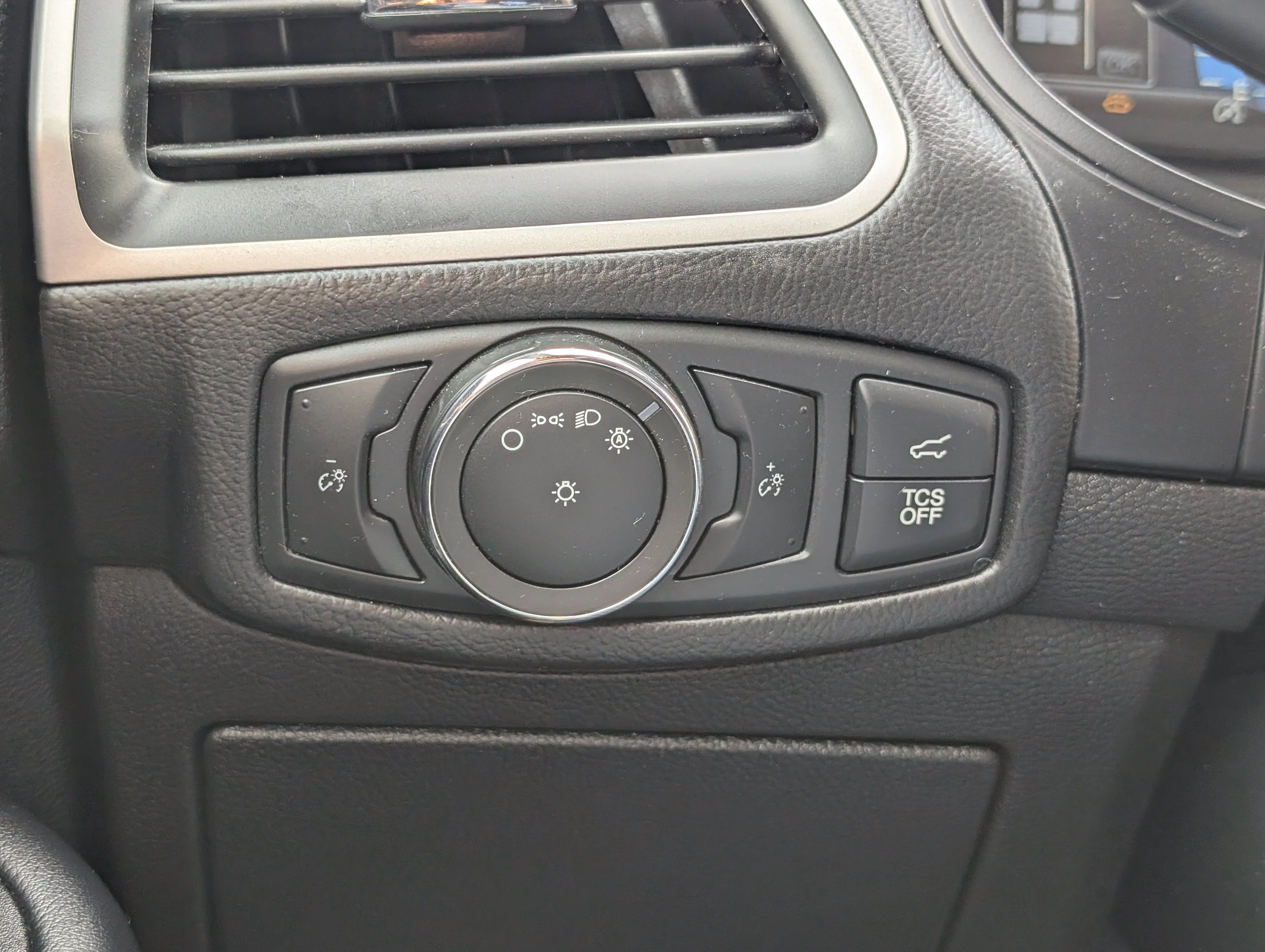 Used 2022 Silver Metallic Ford SEL AWD image 27