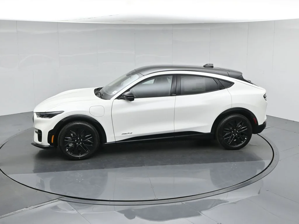 New 2026 Star White Metallic Tri-coat Ford Premium image 42