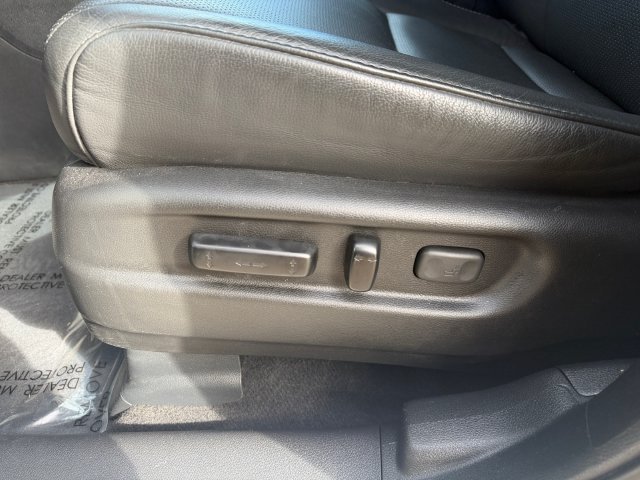 Used 2023 White Honda EX-L image 9