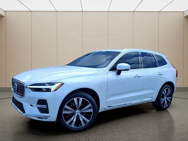 Certified Used 2023 Crystal White Volvo Plus image 2