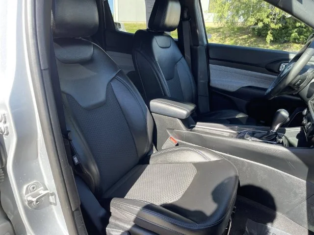 Used 2024 Silver Jeep Latitude image 17