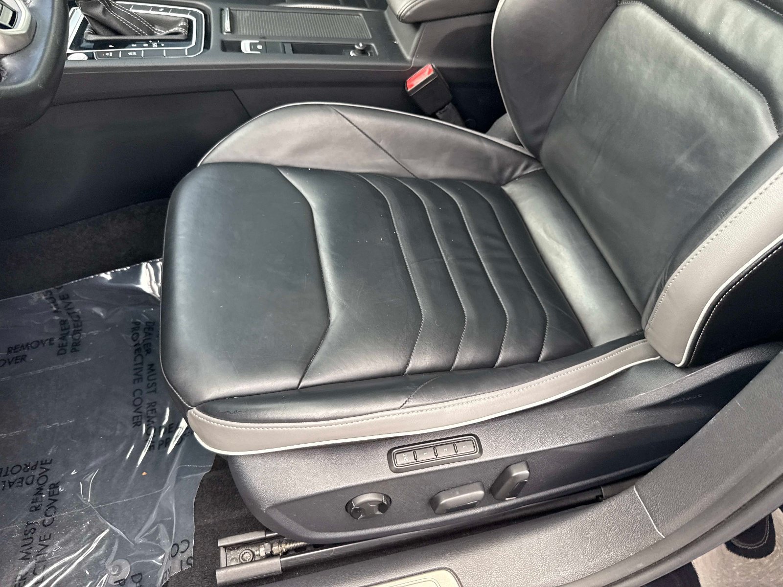 Used 2021 Deep Black Volkswagen SEL R-Line image 19