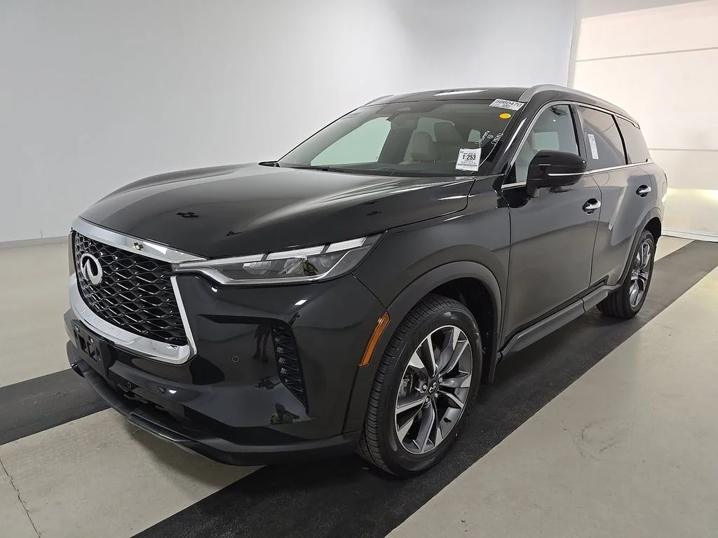 Used 2023 Black INFINITI LUXE image 1