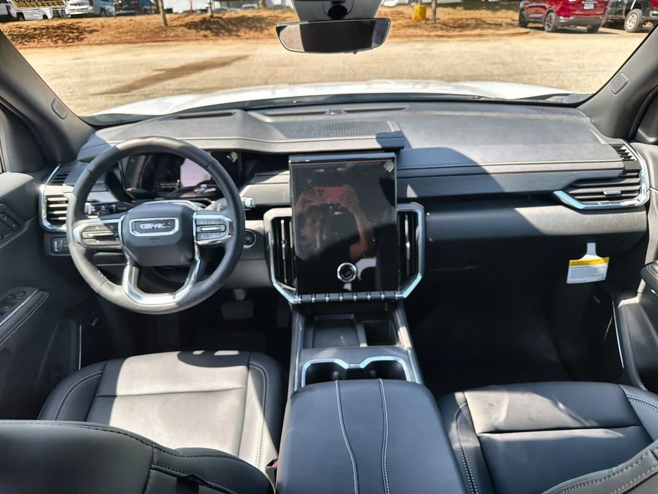 New 2026 Glacier White Tricoat GMC Elevation image 17