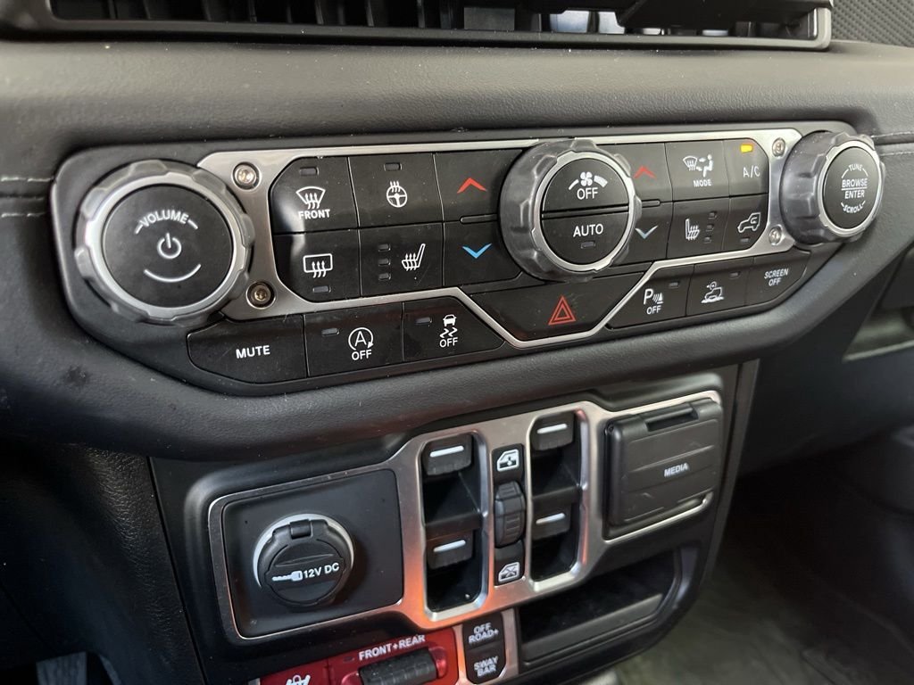 Used 2025 Bright White Clearcoat Jeep Rubicon X image 38