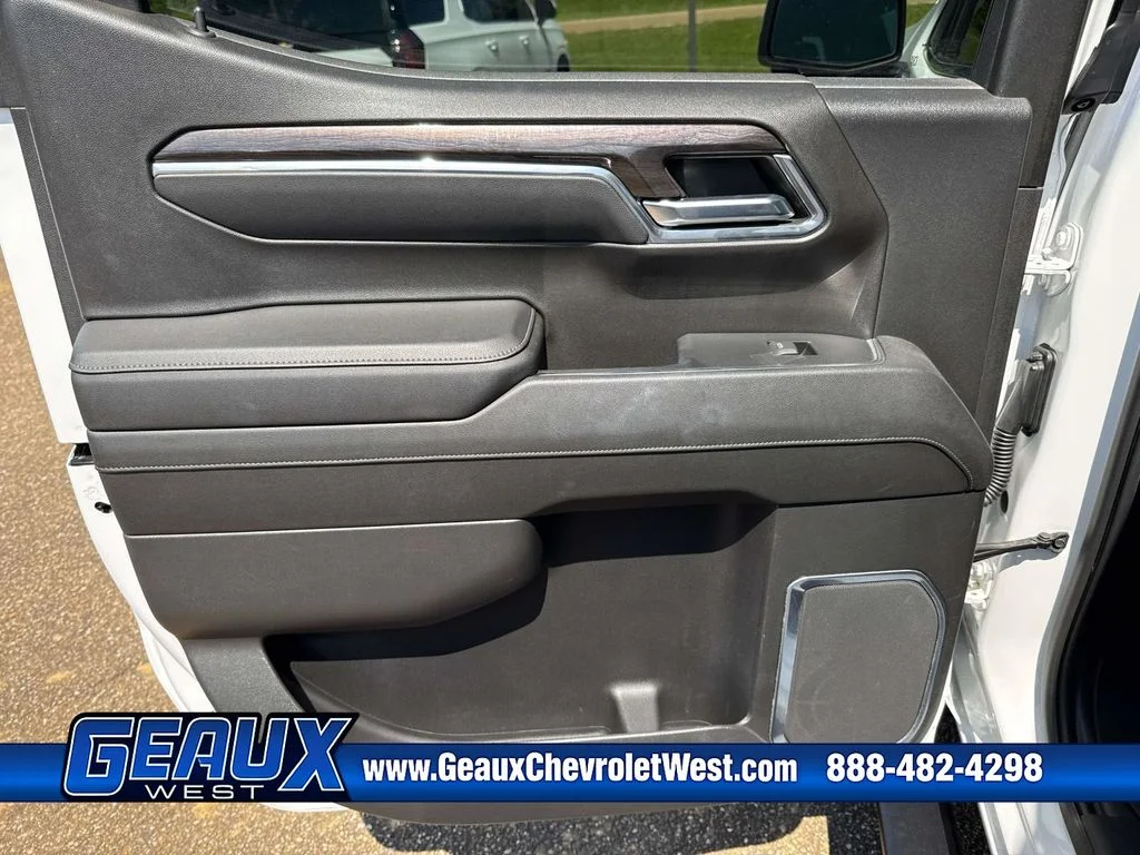 Used 2023 White Chevrolet LTZ image 28