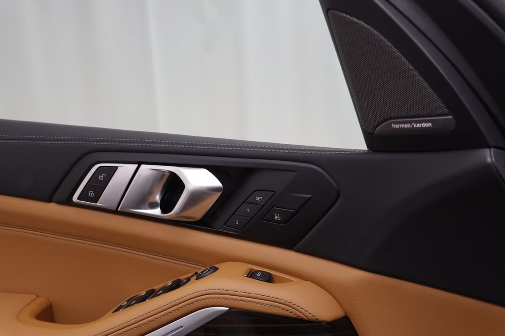 New 2026 Mineral White Metallic BMW xDrive40i image 8