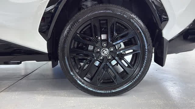 Used 2026 Wind Chill Pearl w/Black Roof Toyota XSE image 11