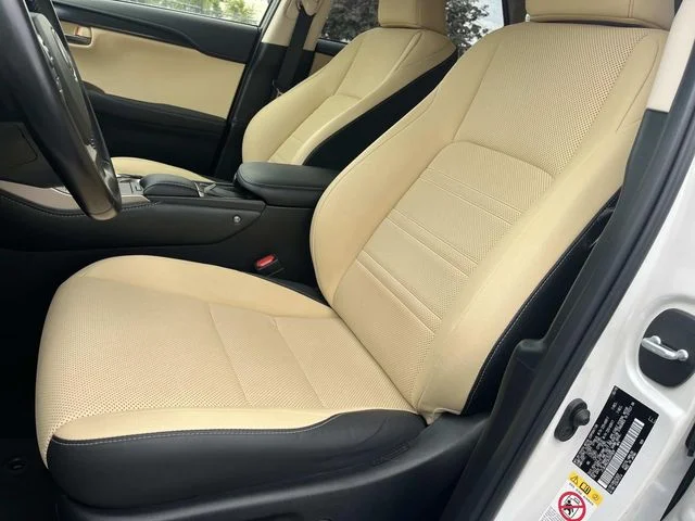 Used 2019 White Lexus 300h image 32