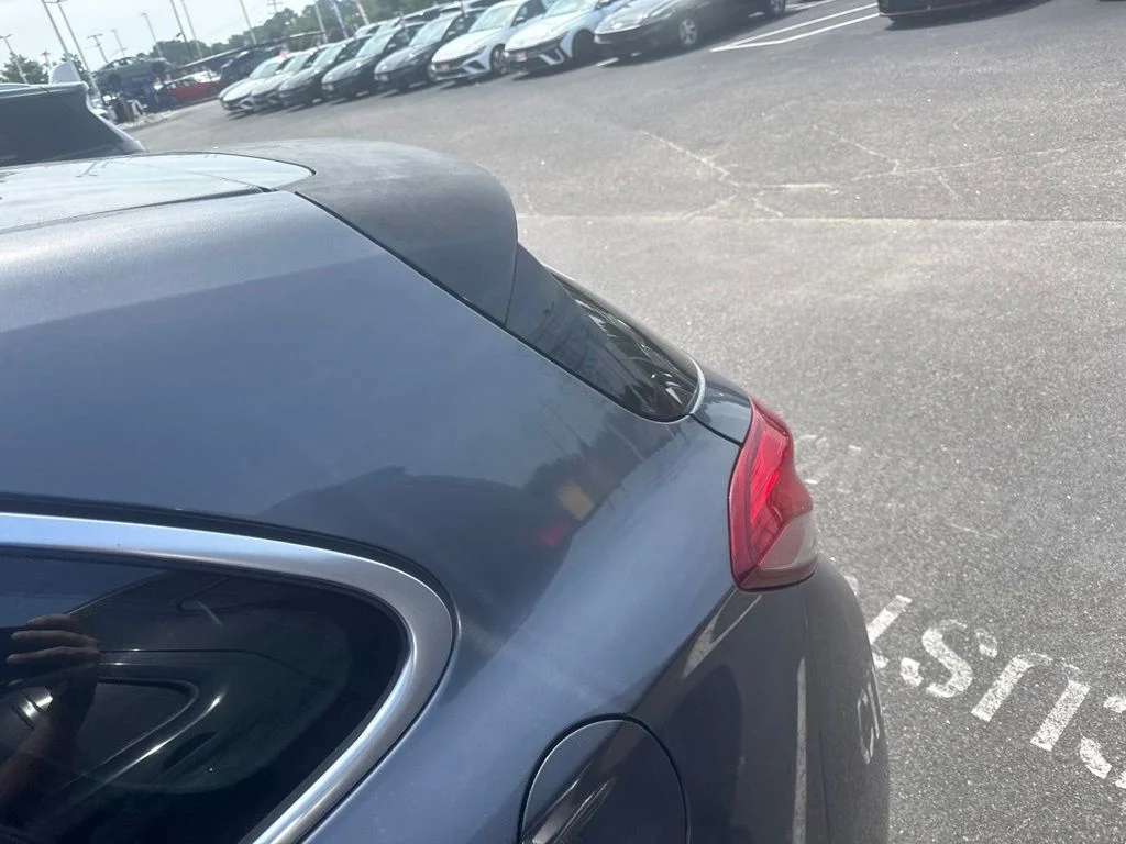 Used 2018 White Hyundai Base image 9