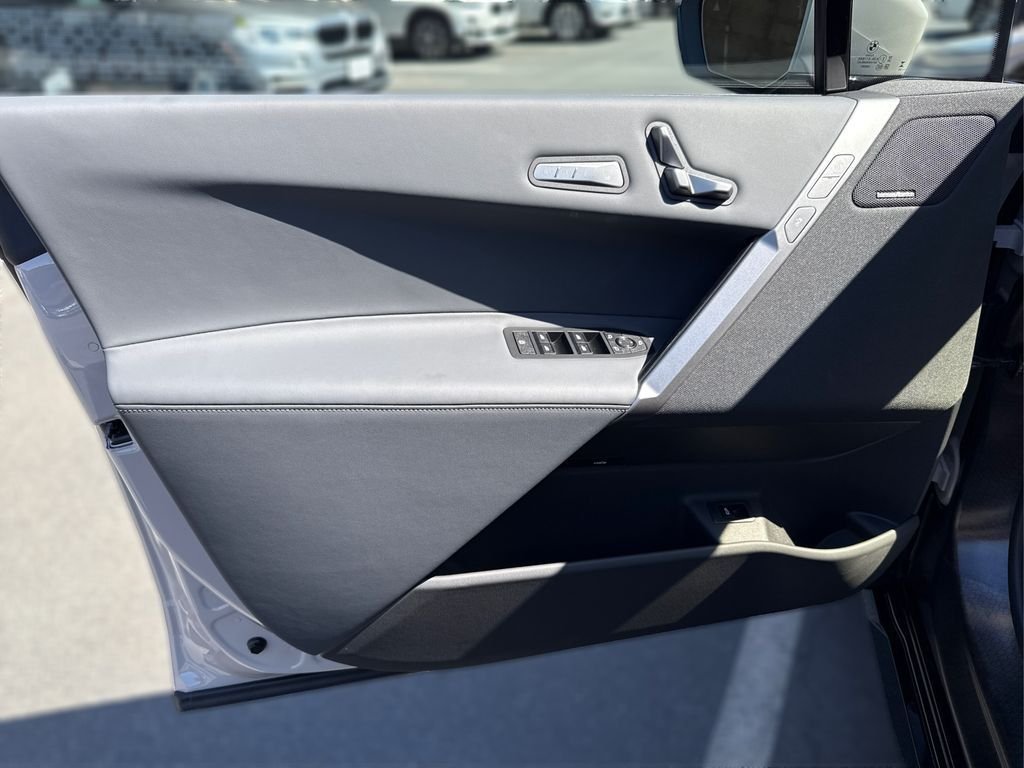 2026 BMW iX 60 - Photo 26