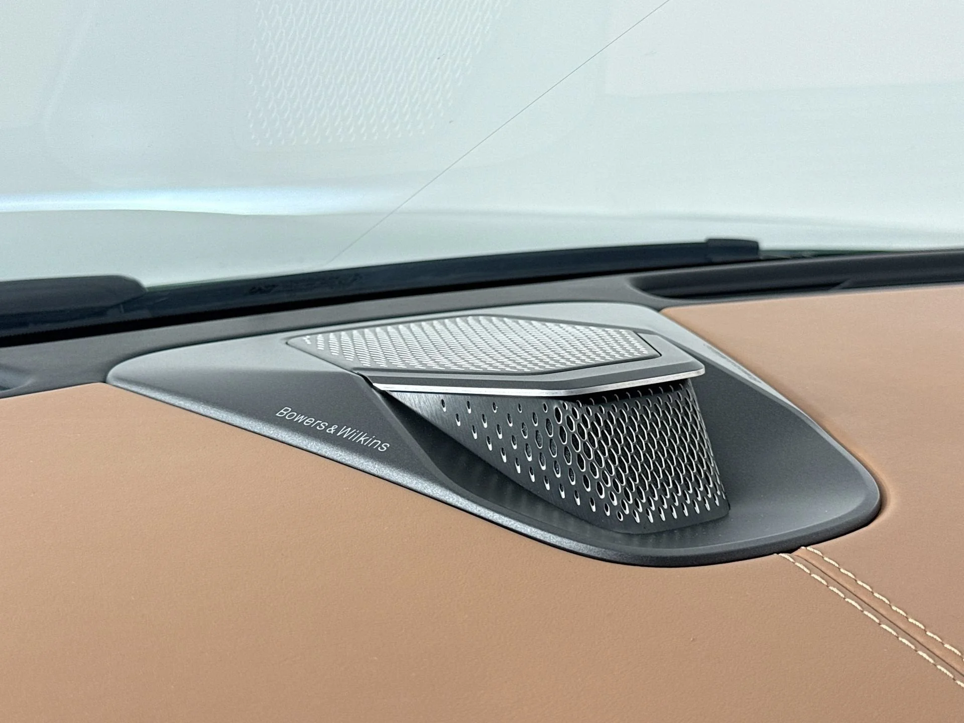 Used 2024 Q Iridescent Emerald Aston Martin  image 17