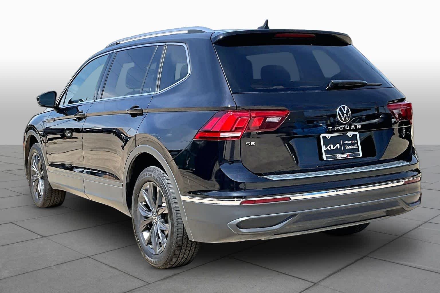 Used 2023 Deep Black Pearl Volkswagen SE image 19