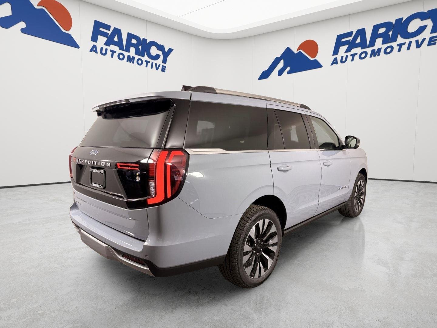 New 2026 Glacier Gray Metallic Tri-Coat Ford Platinum® image 8