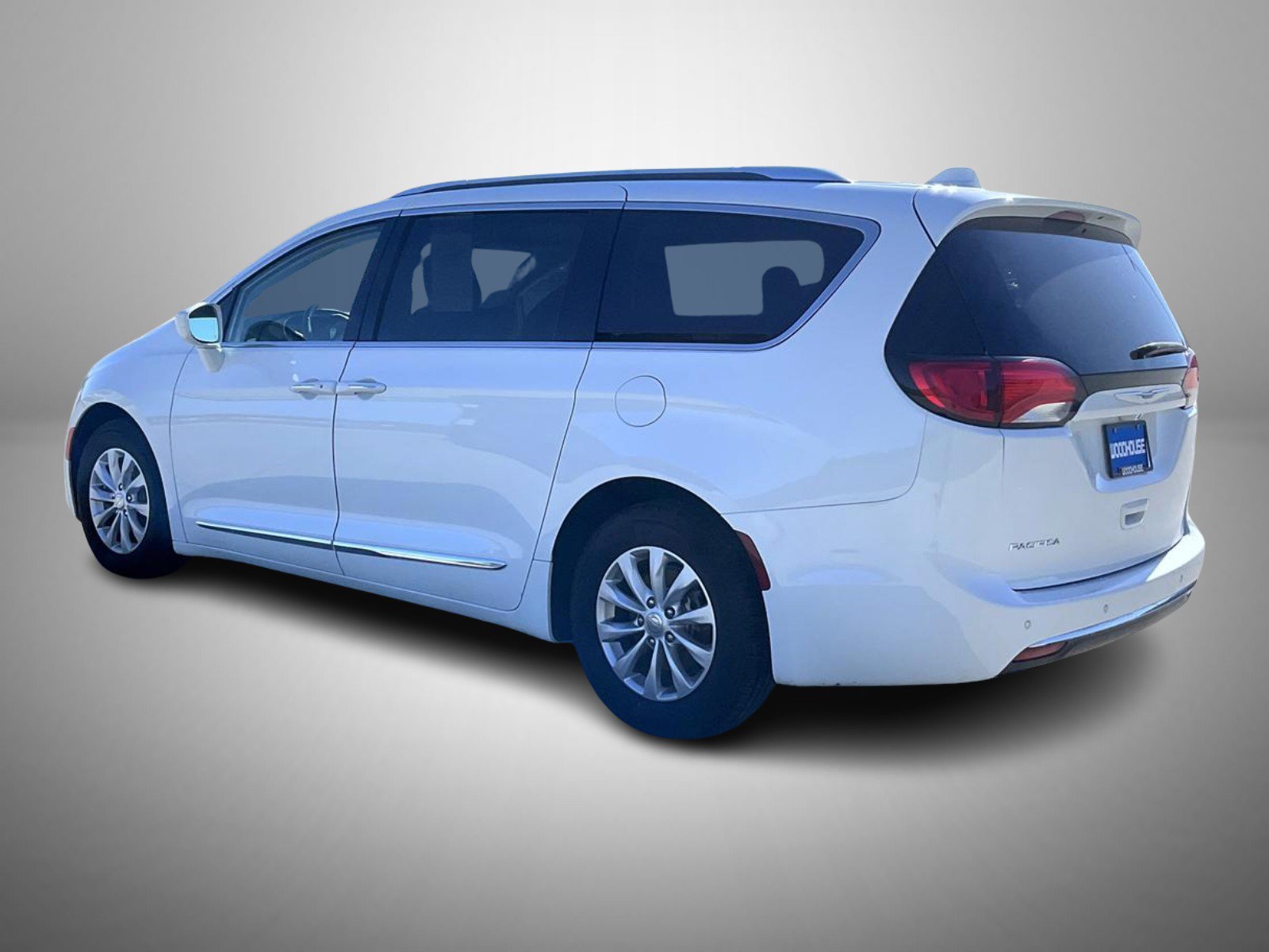 Used 2018 White Chrysler Touring L Plus image 7