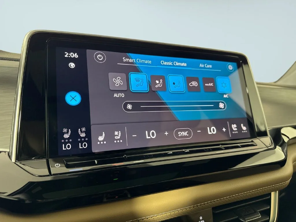 New 2026 Black Volkswagen SE w/Technology image 21