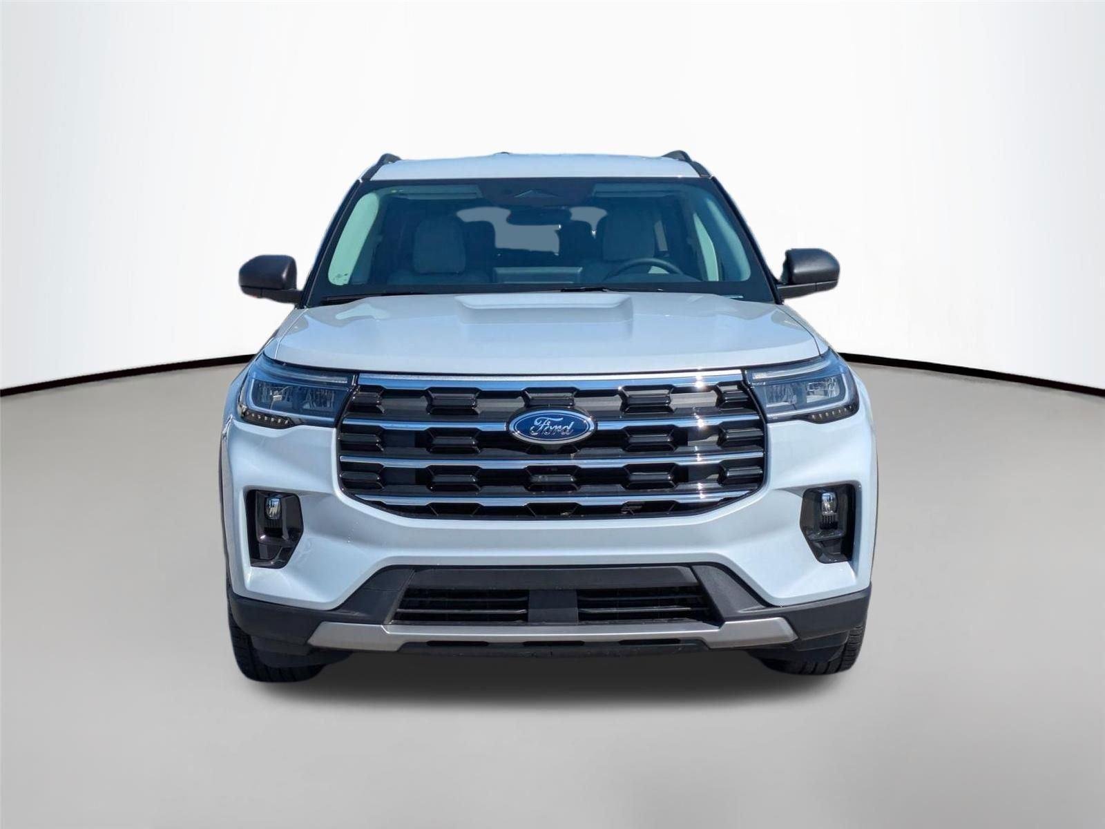 New 2026 Space White Metallic Ford Active image 2