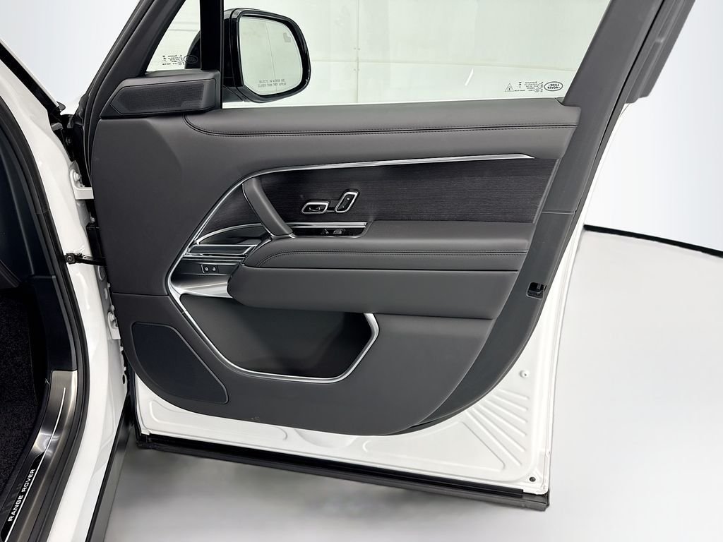 New 2026 Ostuni Pearl White Land Rover SE image 25