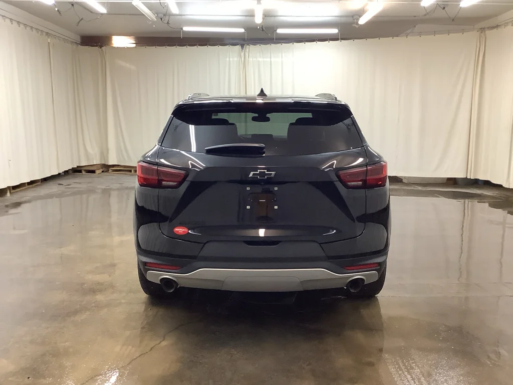 Used 2023 BLACK Chevrolet LT image 7