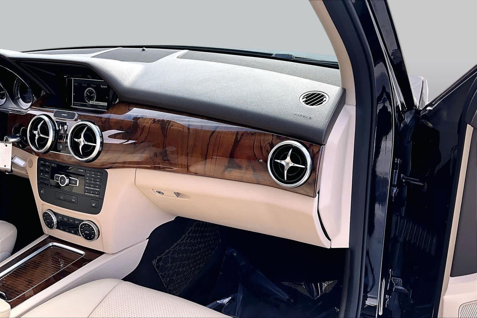 Used 2015 Obsidian Black Metallic Mercedes-Benz GLK 350 image 19