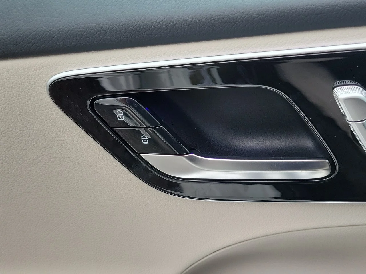 New 2026 Polar White Mercedes-Benz C 300 image 25