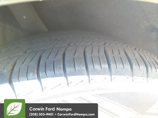 Used 2019 Black Hyundai SE image 9