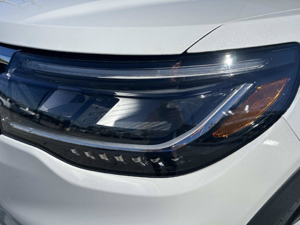 New 2027 Star White Metallic Tri-Coat Ford Active image 10