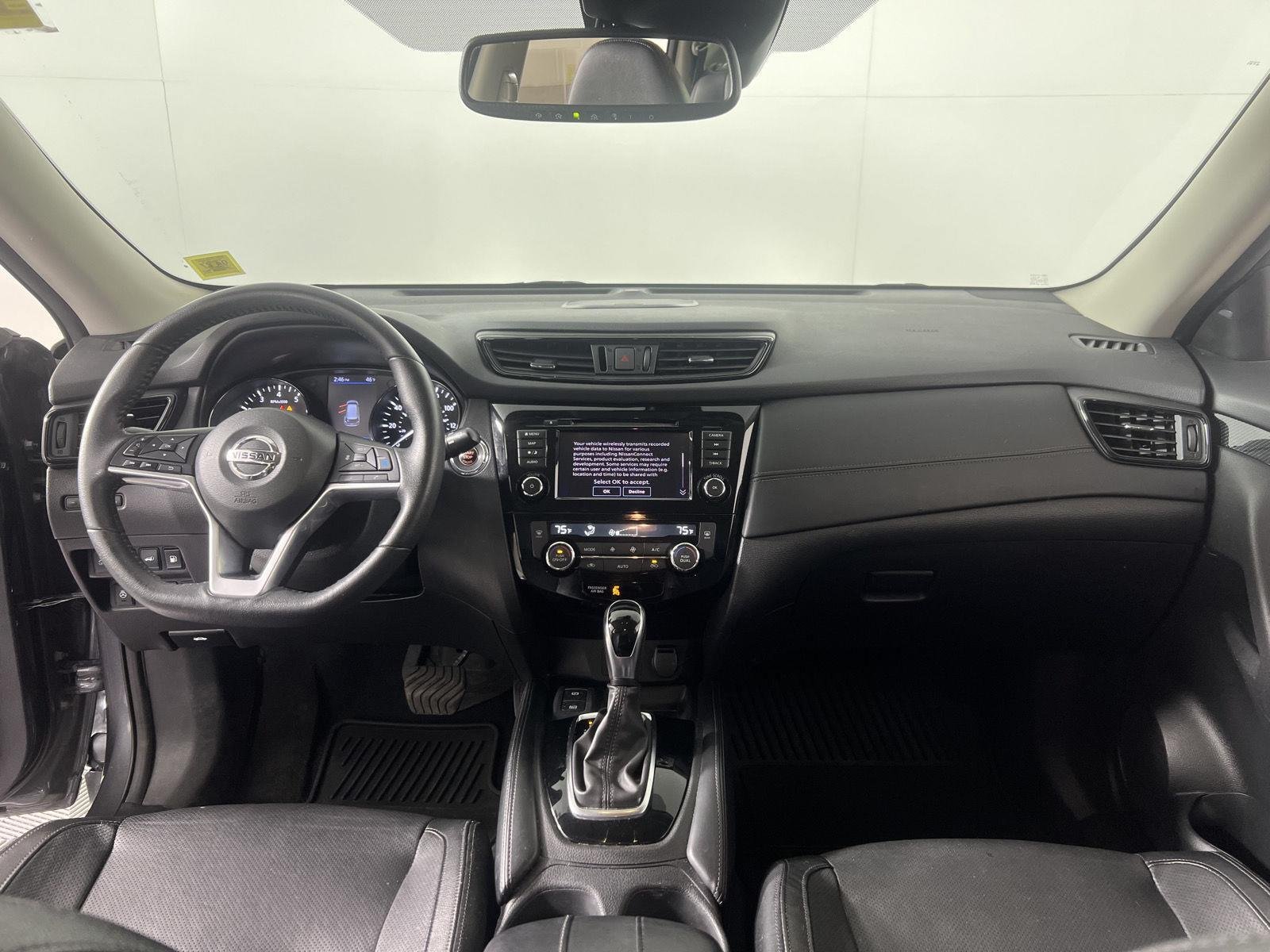 Used 2019 Gun Metallic Nissan SL image 3